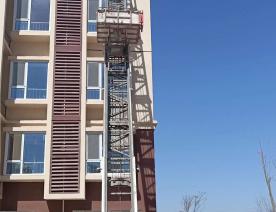 高空云梯车上水泥